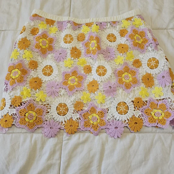 Zara Womens Floral Crochet Mini Skirt in White, Orange, and Yellow Medium - Picture 4 of 5
